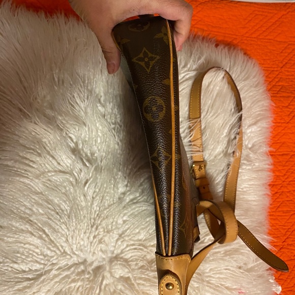 authentic Louis Vuitton Odeon - Picture 6 of 10